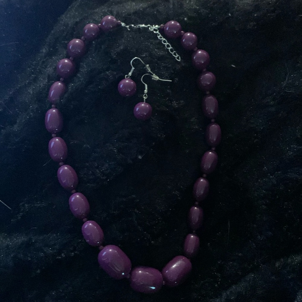 Costume Necklace w/ matching Earrings